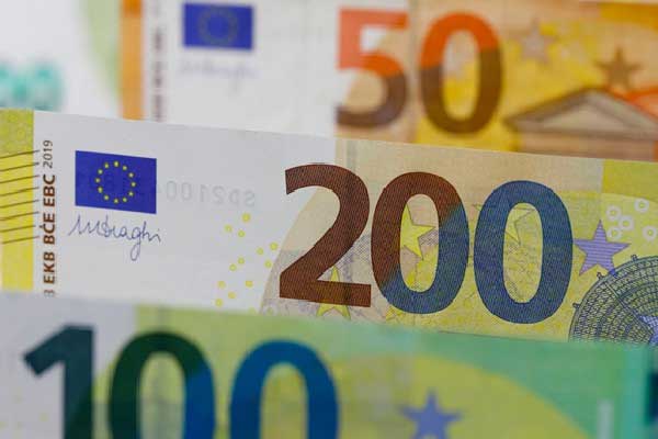 美联航CEO提出与竞争对手美国航空合并的可能性